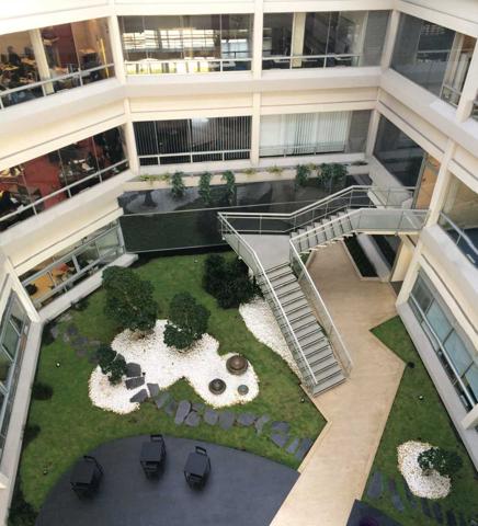 Bureaux à la location à Cergy dans immeuble rénové proche commerces