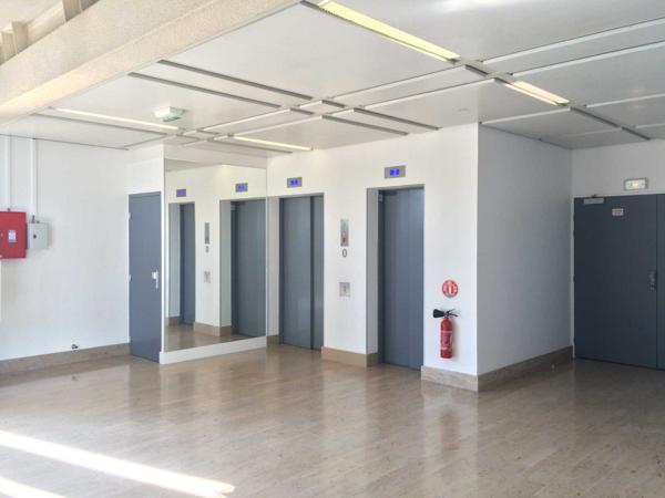 Bureaux à la location à Cergy dans immeuble rénové proche commerces