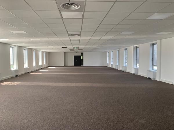 Bureaux à la location à Cergy dans immeuble rénové proche commerces