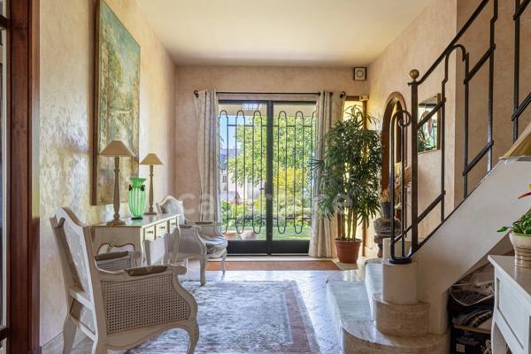Propriete d'exception à vendre à SAUMUR (49400)  Panorama d'exception sur le château et la Loire - 328m² - 2278m²-piscine