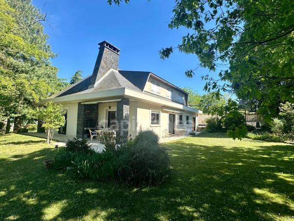 Propriete d'exception à vendre à SAUMUR (49400)  Panorama d'exception sur le château et la Loire - 328m² - 2278m²-piscine