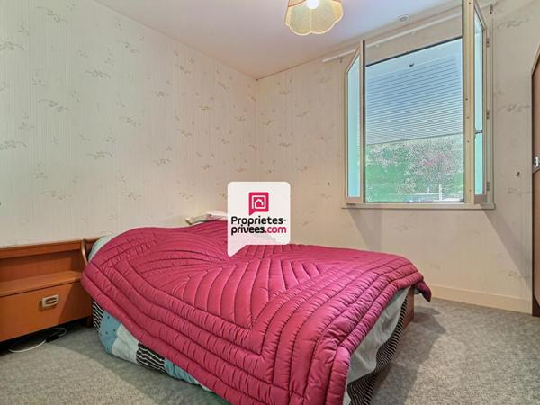 Maison T7/8  d'env. 151m² avec nombreuses dépendances près du bourg de COULOUNIEIX-CHAMIERS (24660)