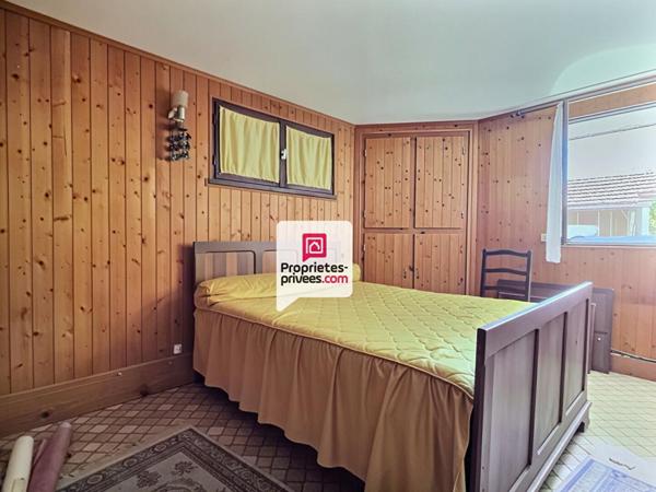 Maison T7/8  d'env. 151m² avec nombreuses dépendances près du bourg de COULOUNIEIX-CHAMIERS (24660)