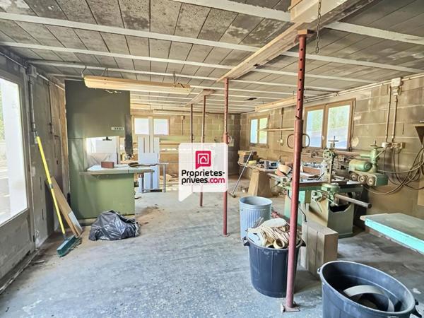 Maison T7/8  d'env. 151m² avec nombreuses dépendances près du bourg de COULOUNIEIX-CHAMIERS (24660)