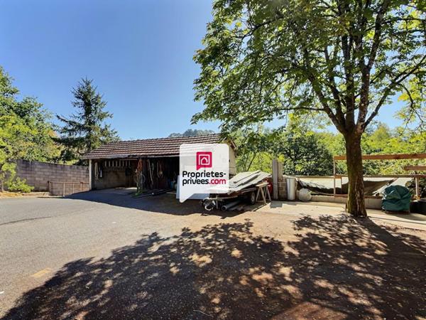 Maison T7/8  d'env. 151m² avec nombreuses dépendances près du bourg de COULOUNIEIX-CHAMIERS (24660)