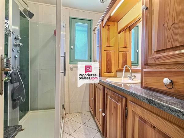 Maison T7/8  d'env. 151m² avec nombreuses dépendances près du bourg de COULOUNIEIX-CHAMIERS (24660)