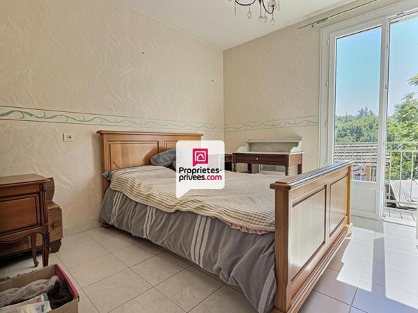 Maison T7/8  d'env. 151m² avec nombreuses dépendances près du bourg de COULOUNIEIX-CHAMIERS (24660)