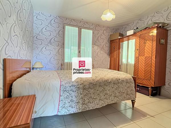 Maison T7/8  d'env. 151m² avec nombreuses dépendances près du bourg de COULOUNIEIX-CHAMIERS (24660)