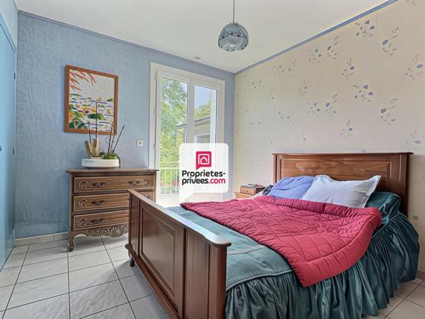 Maison T7/8  d'env. 151m² avec nombreuses dépendances près du bourg de COULOUNIEIX-CHAMIERS (24660)