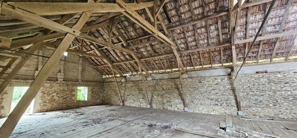 Dpt LANDES (40), à vendre à POUDENX, Maison + grange anciennes à rénover sur 1,7 hectare de terrain, au calme