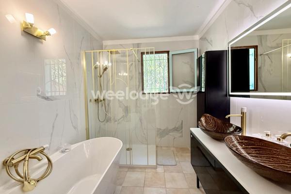 Maison à vendre 6 pièces de 187 m² à Fayence