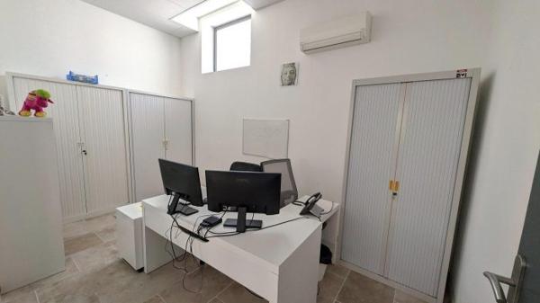 Immeuble (bureaux + appartement)