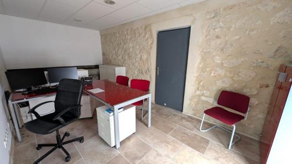 Immeuble (bureaux + appartement)