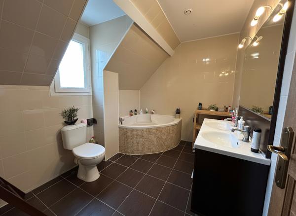 À seulement 10 minutes de Chartres .Agglomération chartraine Maison de 156 m2