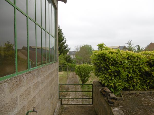 maison 94 m2 2 à 3 ch.à l'étage. Dépendance grande hauteur 65 m2 et autres. terrain 679 m2