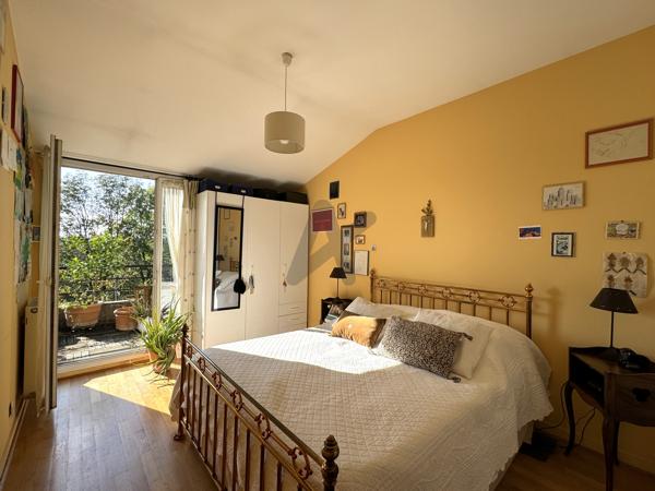 Limonest . Maison 6 chambres au calme avec vue .