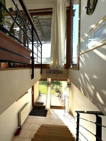 Limonest . Maison 6 chambres au calme avec vue .