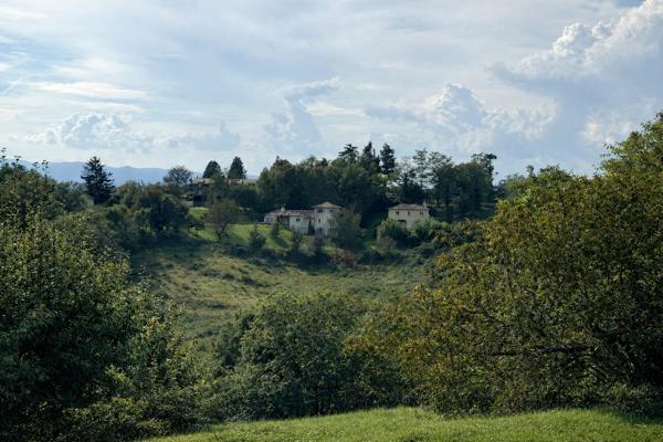 Limonest . Maison 6 chambres au calme avec vue .