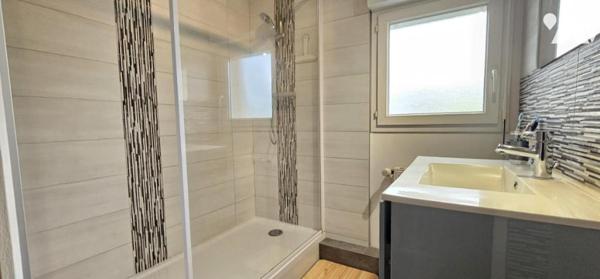 Maison proche bourg avec chambre en plain-pied et trois à l'étage