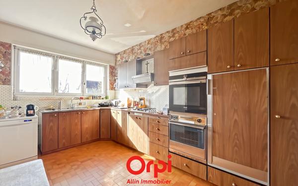 Maison à vendre    7 pièces • 233 m2 Montluçon