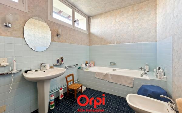 Maison à vendre    7 pièces • 233 m2 Montluçon