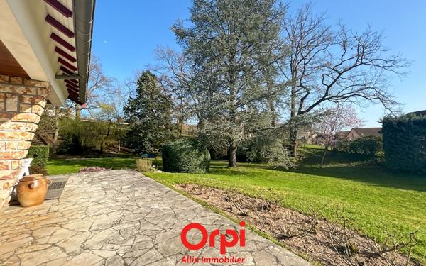 Maison à vendre    7 pièces • 233 m2 Montluçon