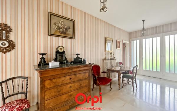 Maison à vendre    7 pièces • 233 m2 Montluçon