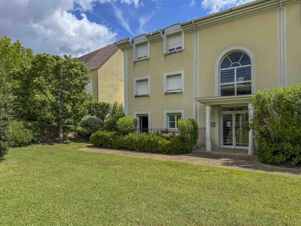 Carrières-sous-Poissy – Appartement 3 pièces avec jardin, terrasses et vue parc – Résidence recherchée