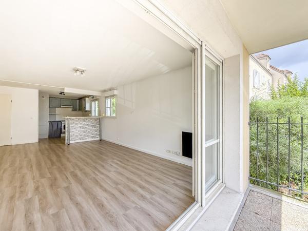 Carrières-sous-Poissy – Appartement 3 pièces avec jardin, terrasses et vue parc – Résidence recherchée