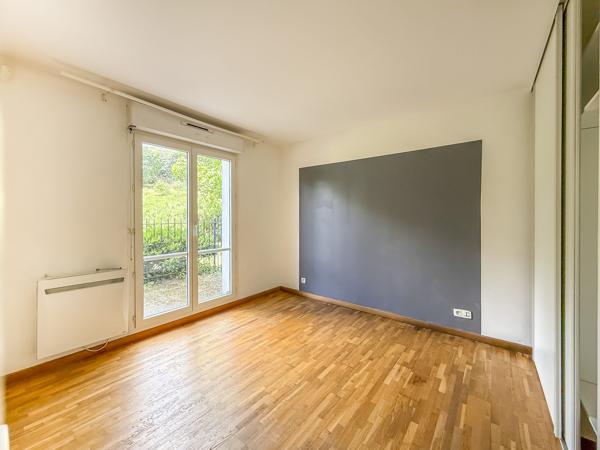 Carrières-sous-Poissy – Appartement 3 pièces avec jardin, terrasses et vue parc – Résidence recherchée