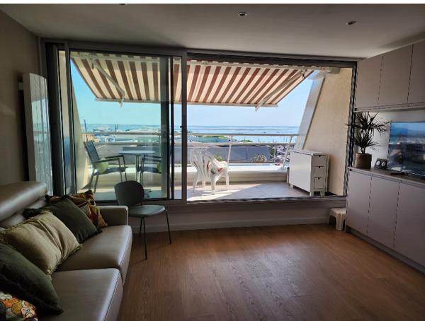 ARCACHON FACE AU PORT STUDIO MEUBLE AVEC UNE TRÈS JOLIE VUE SUR LE BASSIN