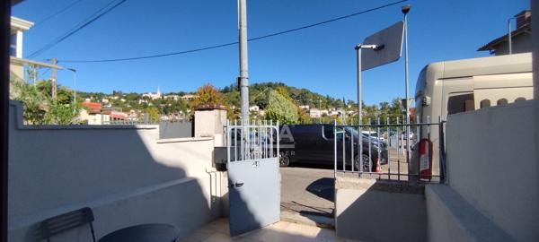CHARMANTE MAISON DE VILLE ENTIEREMENT RÉNOVÉE.