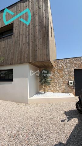 PRADES-LE-LEZ – Villa contemporaine de près de 180 m², architecture affirmée et piscine à débordement