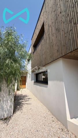 PRADES-LE-LEZ – Villa contemporaine de près de 180 m², architecture affirmée et piscine à débordement