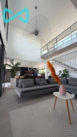 PRADES-LE-LEZ – Villa contemporaine de près de 180 m², architecture affirmée et piscine à débordement