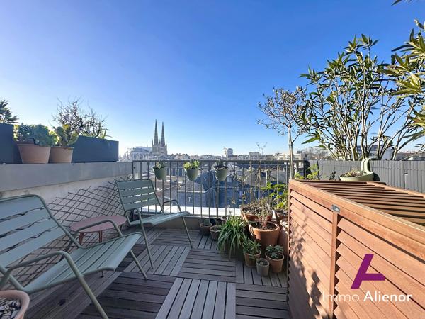 Appartement en duplex T5 entièrement rénové - Hyper centre Bordeaux - Terrasse et Possibilité 2 places parking