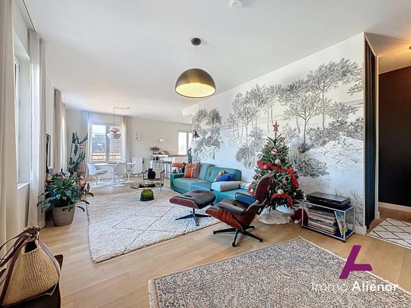 Appartement en duplex T5 entièrement rénové - Hyper centre Bordeaux - Terrasse et Possibilité 2 places parking