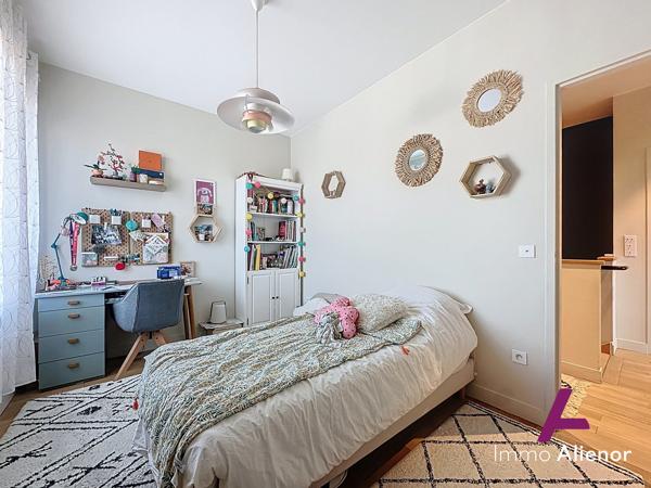 Appartement en duplex T5 entièrement rénové - Hyper centre Bordeaux - Terrasse et Possibilité 2 places parking