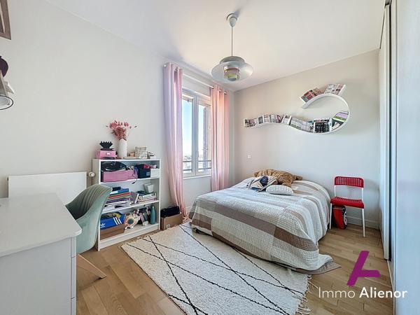 Appartement en duplex T5 entièrement rénové - Hyper centre Bordeaux - Terrasse et Possibilité 2 places parking
