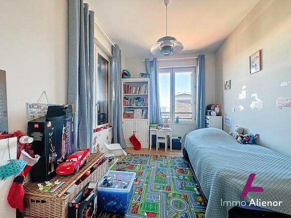 Appartement en duplex T5 entièrement rénové - Hyper centre Bordeaux - Terrasse et Possibilité 2 places parking