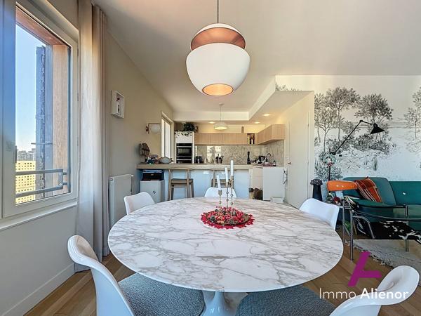 Appartement en duplex T5 entièrement rénové - Hyper centre Bordeaux - Terrasse et Possibilité 2 places parking