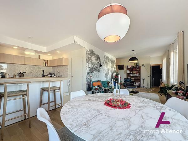 Appartement en duplex T5 entièrement rénové - Hyper centre Bordeaux - Terrasse et Possibilité 2 places parking