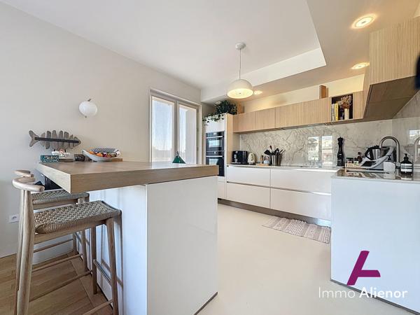 Appartement en duplex T5 entièrement rénové - Hyper centre Bordeaux - Terrasse et Possibilité 2 places parking