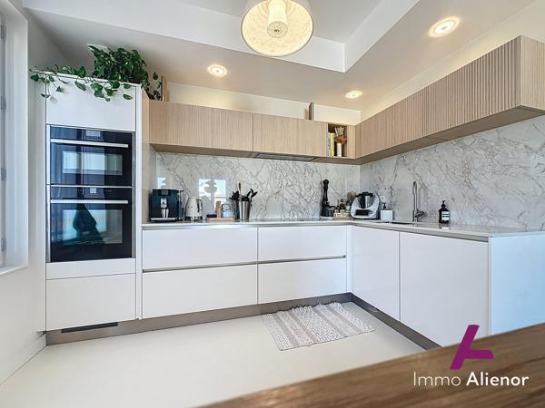 Appartement en duplex T5 entièrement rénové - Hyper centre Bordeaux - Terrasse et Possibilité 2 places parking