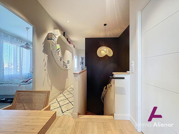 Appartement en duplex T5 entièrement rénové - Hyper centre Bordeaux - Terrasse et Possibilité 2 places parking