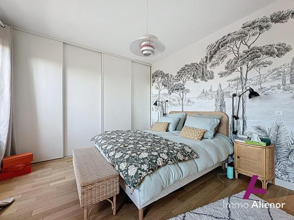 Appartement en duplex T5 entièrement rénové - Hyper centre Bordeaux - Terrasse et Possibilité 2 places parking