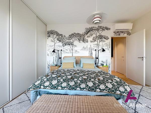 Appartement en duplex T5 entièrement rénové - Hyper centre Bordeaux - Terrasse et Possibilité 2 places parking