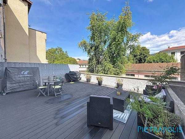 MAISON DE VILLE 100 M2 -3 à 4 CHAMBRES - TERRASSE - GARAGE - TARARE