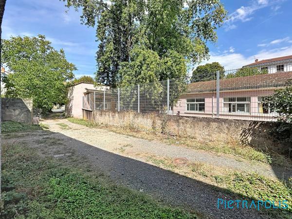 MAISON DE VILLE 100 M2 -3 à 4 CHAMBRES - TERRASSE - GARAGE - TARARE