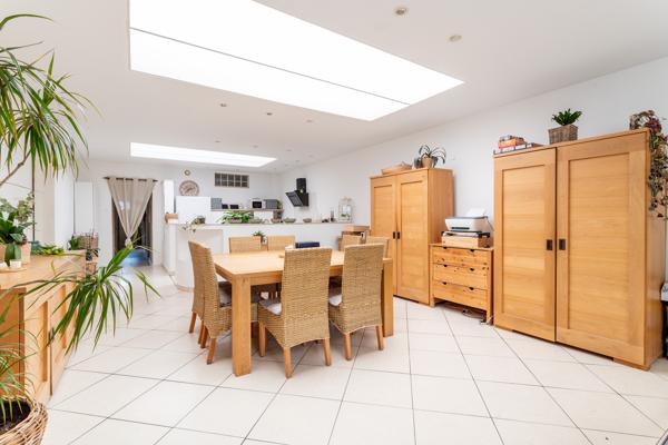 Maison
         5 pièces
        - 142 m² Exclusivité 260 000 €*